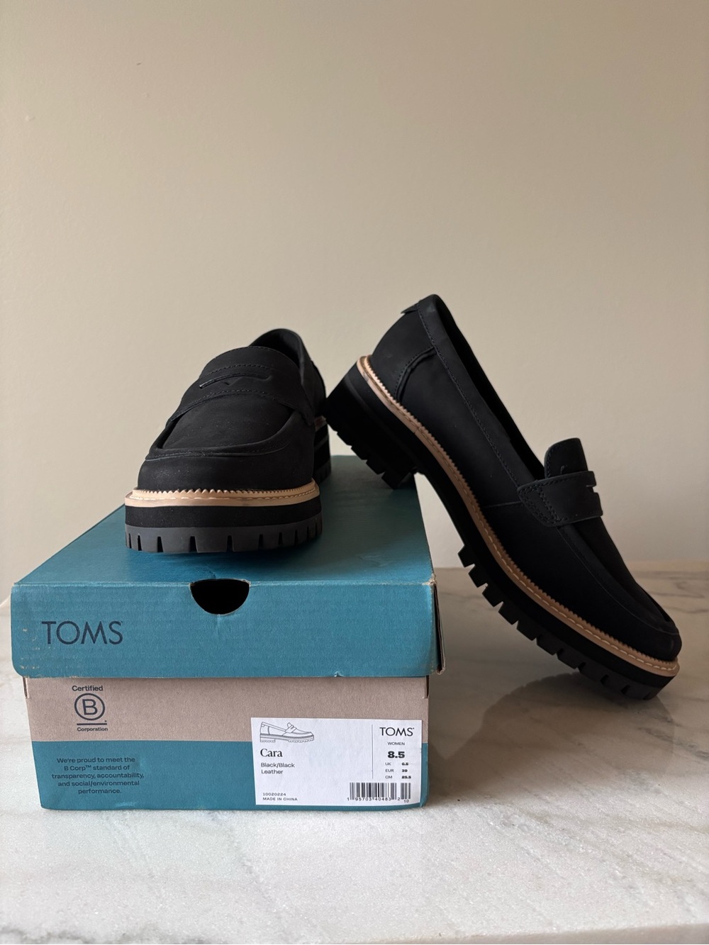 TOMS Cara Loafer in Black Leather Size 8.5